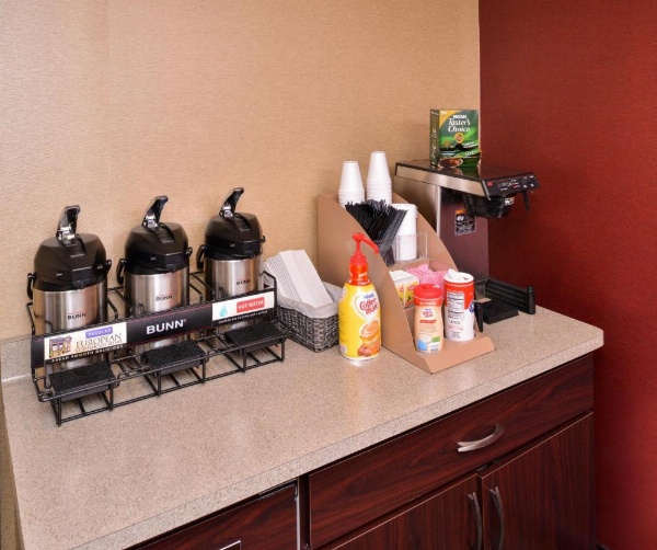 Red Roof Inn Milwaukee Airport image 11