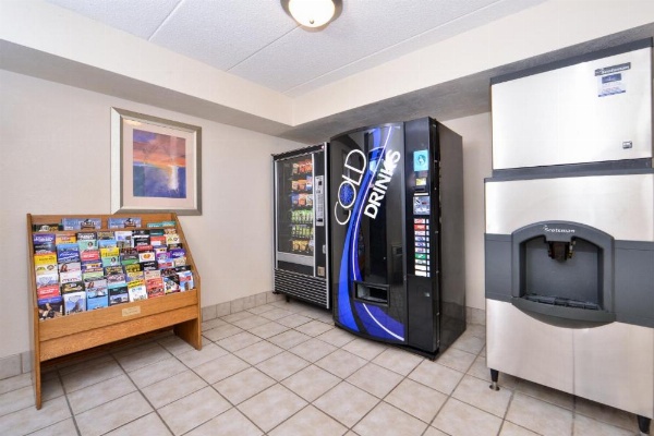 Red Roof Inn Milwaukee Airport image 12