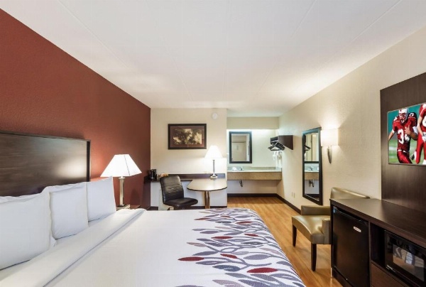 Red Roof Inn Milwaukee Airport image 15