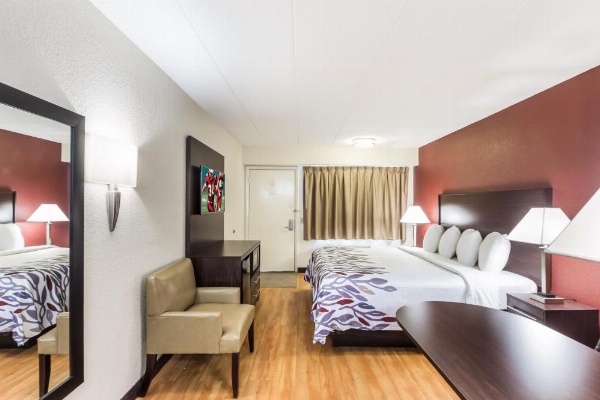 Red Roof Inn Milwaukee Airport image 18