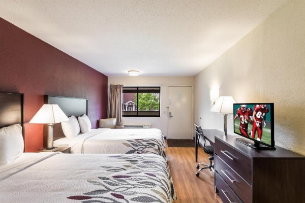 Red Roof Inn Milwaukee Airport image 20