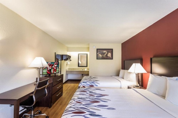 Red Roof Inn Milwaukee Airport image 21