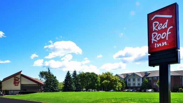 Red Roof Inn Milwaukee Airport image 6