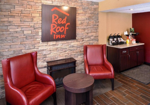 Red Roof Inn Milwaukee Airport image 8